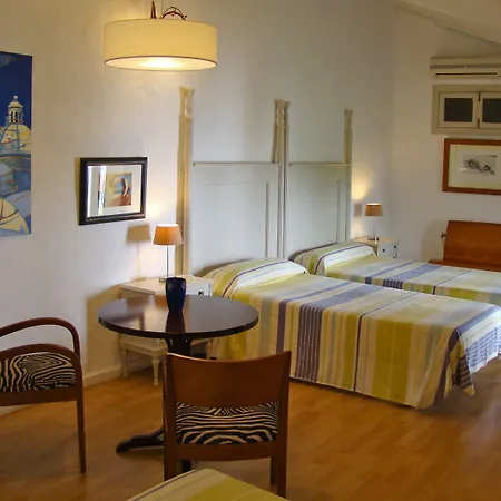 Art Boutique Chamarel 3* دينايا